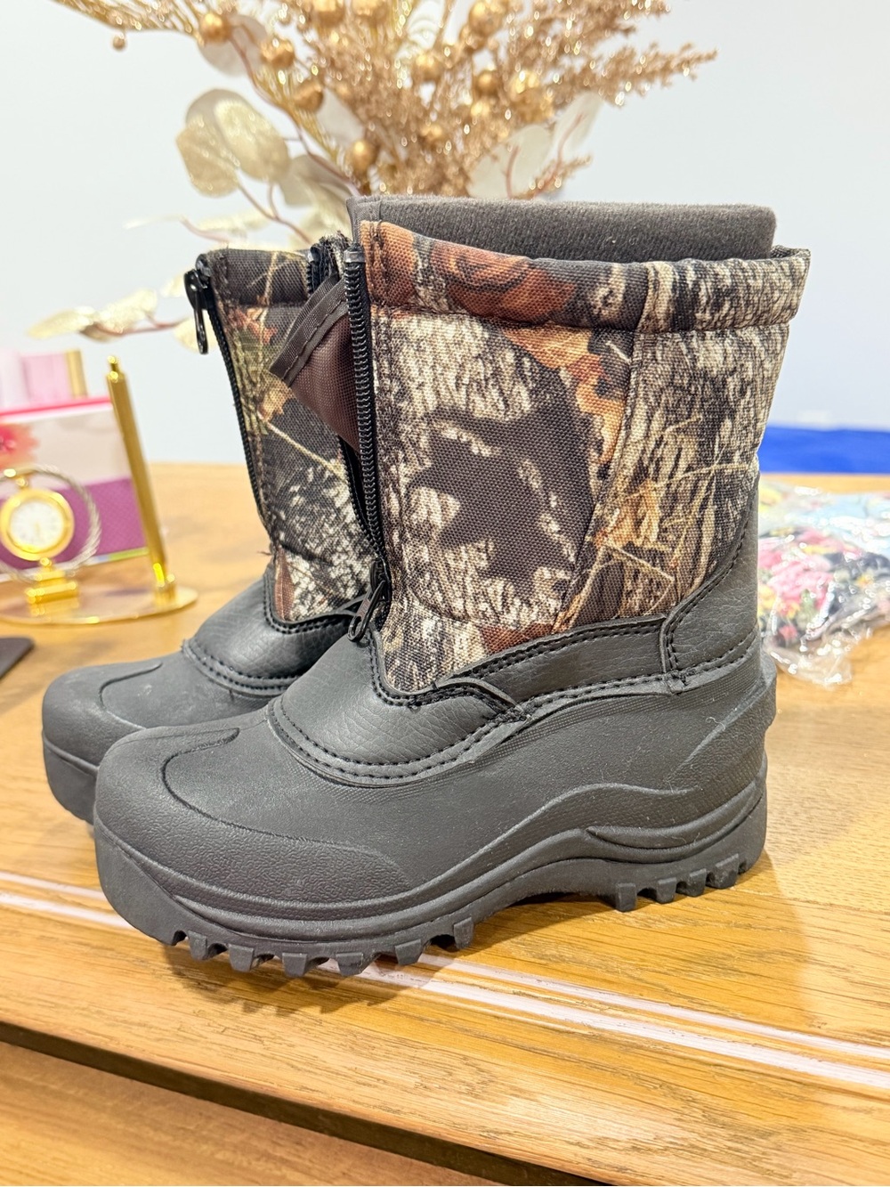Kids Size 12 Camouflage Winter Snow Boots Black Camo Zip-Up